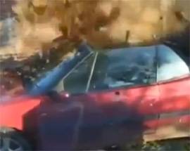 SCOPRE LA MOGLIE SU SITO DI INCONTRI, LE RIEMPIE LA MACCHINA DI LETAME – IL VIDEO