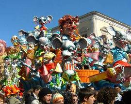 FRANCAVILLA: TORNA LA MAGIA DEL CARNEVALE CARRI E TRECENTO FIGURANTI AL RITMO DI MUSICA