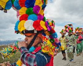 A SCHIAVI D’ ABRUZZO LO STORICO CARNEVALE CON I ”MAZZARONI”