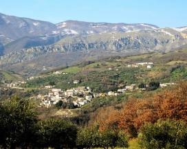 CARPINETO DELLA NORA: PADRE E FIGLIO SI PERDONO NEL BOSCO