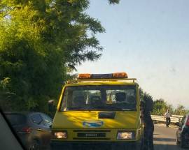 SAN VITO: PARCHEGGI SELVAGGI, RIMOSSE AUTO SULLA STATALE, TRAFFICO IN TILT
