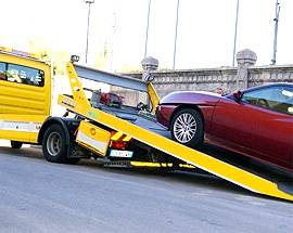 L’AQUILA: TORNA L’INCUBO DEL CARRO ATTREZZI, RIMOZIONE FORZATA PER CHI SGARRA NEI PARCHEGGI