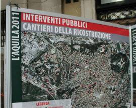 L’AQUILA: VIA I CARTELLONISU STATO RICOSTRUZIONE DAI PORTICI,  ‘TROPPO VECCHI’