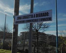 ”ZONA DI SPACCIO DI DROGA E ABUSIVISMO”, SPUNTANO CARTELLI A MONTESILVANO