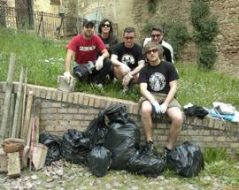 LANCIANO: MILITANTI DI CASAPOUND RIPULISCONO LA FONTE DEL BORGO