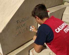 L’AQUILA: ATTO VANDALICO IN CENTRO, CASAPOUND RIPULISCE FONTANA LUMINOSA