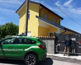 FONDI SISMA NON DOVUTI, SIGILLI ALL’EX CASELLO FERROVIARIO DI ONNA