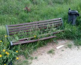DEGRADO AL PROGETTO C.A.S.E. SANT’ANTONIO: ”PANCHINE RUBATE ED ERBA ALTA”