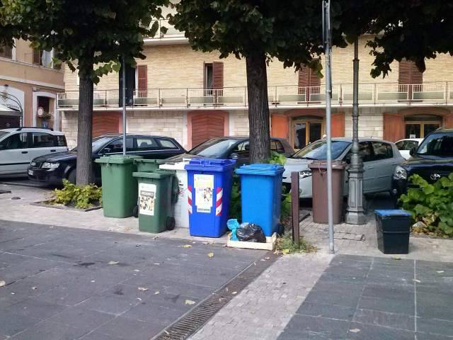 RIFIUTI: A GIULIANOVA GIRO DI VITE CONTRO CHI LASCIA CASSONETTI IN STRADA