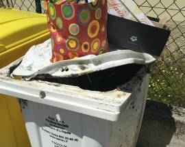L’AQUILA: CASSONETTO BRUCIATO IN CENTRO, ”MA LA ASM NON LO SOSTITUISCE”