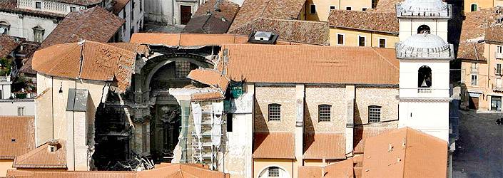 RICOSTRUZIONE CATTEDRALE L’AQUILA: SI AGGRAVA LO SCONTRO CURIA-COMUNE