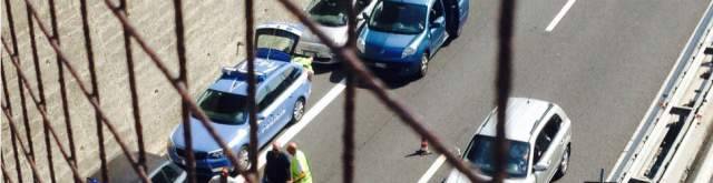DONNA DI 39 ANNI SI GETTA DAL CAVALCAVIA DELL’A14