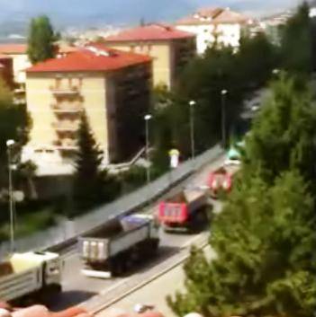 L’AQUILA:  PROTESTA ‘RUMOROSA’ CAVATORI, TIR MANDANO TRAFFICO IN TILT