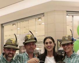 CECILIA RODRIGUEZ A L’AQUILA ALLA FESTA DEL CENTRO COMMERCIALE L’AQUILONE