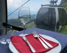 CENA SOSPESA SUL GRAN SASSO: CABINOVIA PRATI DI TIVO DIVENTA UN RISTORANTE