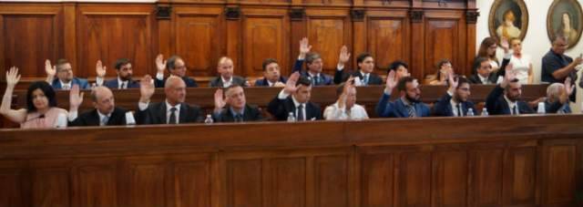 COMUNE L’AQUILA: EQUILIBRIO MAGGIORANZA PRECARIO, ECCO LA NUOVA GEOGRAFIA IN AULA