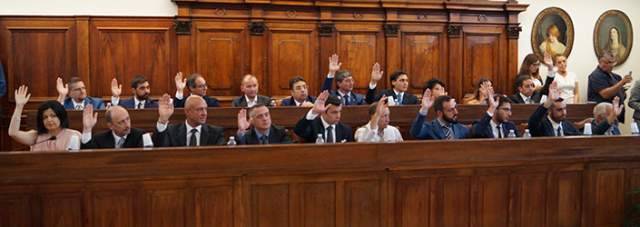 L’AQUILA: CENTRODESTRA DIVISO SU LAUREA AI VERTICI DELLE SPA, BIONDI ”CONTA ALTRO”
