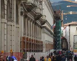 L’AQUILA: PASQUA E PASQUETTA, TANTI TURISTI AFFOLLANO IL CENTRO