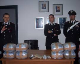 CHIETI: MAXI SEQUESTRO DI DROGA DEI CARABINIERI  18 CHILI DI MARIJUANA E 1,5 DI HASHISH, 2 ARRESTI