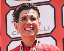 CICLISMO: L’AQUILANA CIUFFINI VINCE LA MARATONA DELLE DOLOMITI DOPO 138 CHILOMETRI DI FUOCO