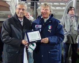 CALCIO E SOLIDARIETA’: SUCCESSONE PER LA SERATA CON I CAMPIONI DEL 1982