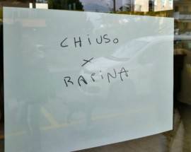 RAPINA POSTE COLONNELLA: SEQUESTRATI I DIPENDENTI E PICCHIATO IL DIRETTORE