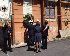 L’AQUILA RICORDA I 72 ANNI DALLA LIBERAZIONE, CIALENTE DEPONE CORONA