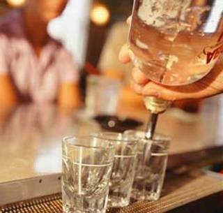 CICCHETTI ‘LOW COST’ VIETATI A PESCARA VECCHIA: SCOPPIA POLEMICA SUL WEB
