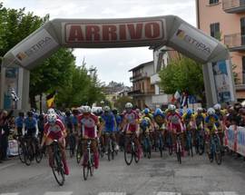 IL CICLISMO ABRUZZESE RIVEDE LA LUCE: SI RIPARTE IL 9 AGOSTO CON LA STRADA E LA MOUNTAIN BIKE