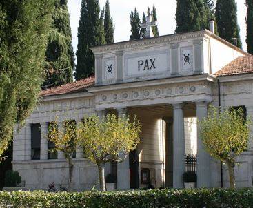 SULMONA: PRESI A MARTELLATE CINQUE LOCULI, INDAGINI IN CORSO