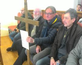 L’AQUILA: CIONI IN CONSIGLIO COMUNALE CON UN GROSSO CROCIFISSO