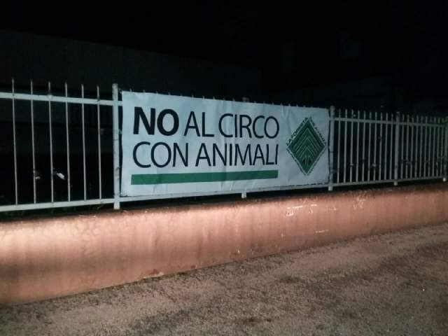 SANT’EGIDIO ALLA VIBRATA: PROTESTA CASAPOUND CONTRO CIRCO CON ANIMALI