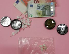 SPACCIAVA DROGA IN NOTO STABILIMENTO BALNEARE A PESCARA, ARRESTATO