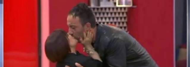 GRANDE FRATELLO: PEZZOPANE ENTRA IN CASA, ”DICANO TUTTO, SIMONE IO TI AMO”