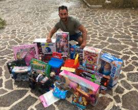 TERREMOTO: COCCIA COLAIUTA RACCOGLIE GIOCATTOLI PER I BAMBINI