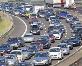 TIR SBANDA E VA A FUOCO SULL’A14, CHIUSO TRATTO AUTOSTRADA
