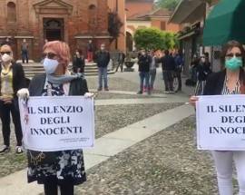 PRIMO MAGGIO: COMMERCIANTI DI CODOGNO PROTESTANO IN PIAZZA