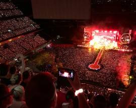 I COLDPLAY A SAN SIRO, IL RACCONTO DI UN AQUILANO CONCERTONE TRA LUCI, BRIVIDI E GRANDE MUSICA