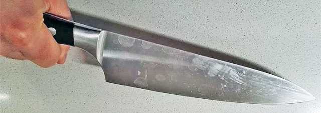 VASTO: PRANZO DI NATALE FINISCE A COLTELLATE, UN FERITO GRAVE