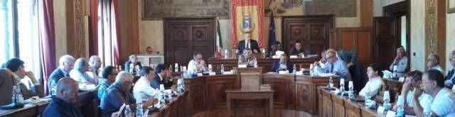 ELEZIONI AVEZZANO: DA DESTRA A SINISTRA E VICEVERSA, E’ VALZER LISTE E CANDIDATURE