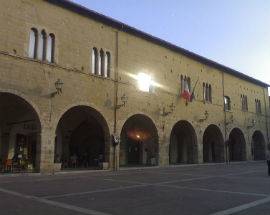 TERREMOTO: CAMPLI, MESSO IN SICUREZZA PALAZZO FARNESE, SEDE DEL COMUNE