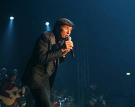 MUSICA: GIANNI MORANDI INFIAMMA LA FOLLA DI ROCCARASO