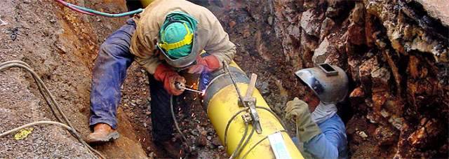 SPOLTORE: SI ROMPE CONDOTTA DEL GAS, CHIUSA STRADA PROVINCIALE