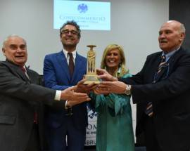 CONFCOMMERCIO PREMIA 50 AZIENDE ”TENACI” D’ABRUZZO E ASSEGNA TRE ”PREMI SPECIALI”