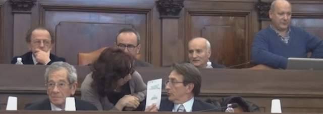 L’AQUILA: CIALENTE SBOTTA, ”CONSIGLIERI ANALFABETI INFORMATICI”