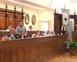 L’AQUILA: VOLANO STRACCI IN MAGGIORANZA, CRESCE TENSIONE TRA FI E LEGA, PATTERN CHIETI E AVEZZANO
