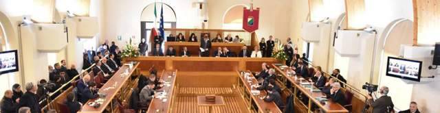 CONSIGLIO ABRUZZO STRINGE CINGHIA: TAGLI INDENNITA’ E SPESE PER PAGARE  I ‘SUPPLENTI’