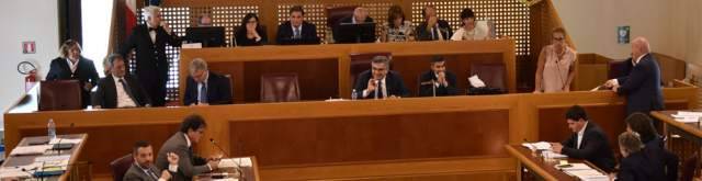 CONSIGLIO ABRUZZO: OK A DOPPIA PREFERENZA DI  GENERE,  POI MAGGIORANZA  SI SQUAGLIA