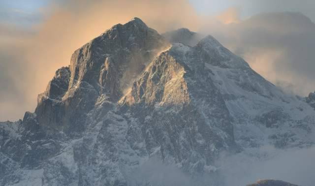 GLI SCORCI PIU’ SUGGESTIVI DELLA MONTAGNA TERAMANA NEL CALENDARIO 2017 DEL CLUB ALPINO ITALIANO