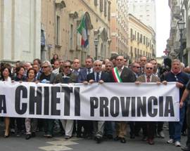 CHIETI: IN MILLE SFILANO IN CENTRO PER SALVARE LA PROVINCIA